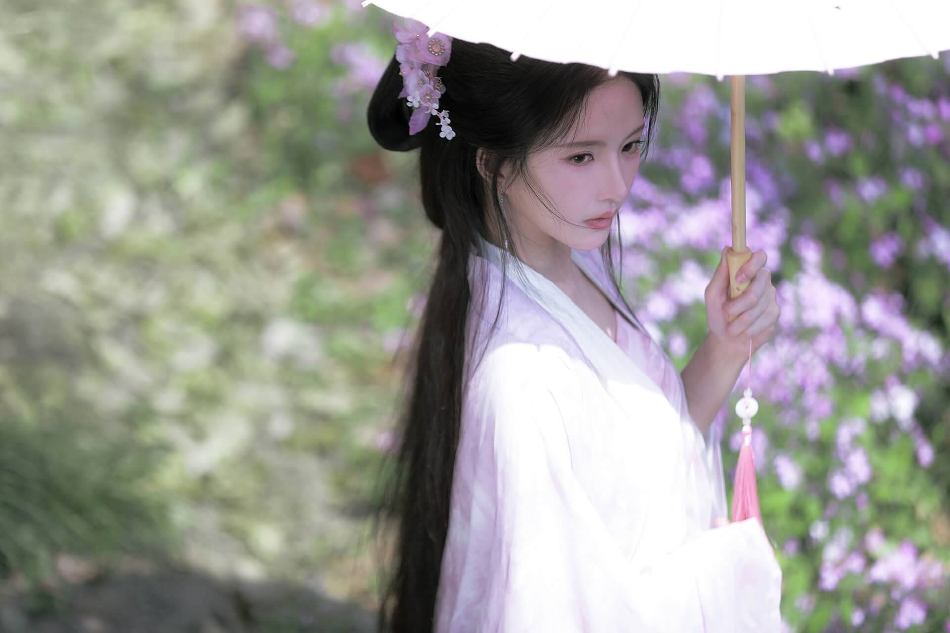 刘些宁花海古装美拍 越来越美了 刘些宁花海古装美拍 越来越美了