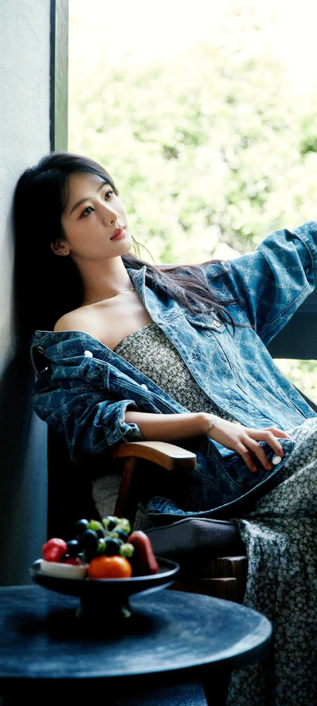 杨紫碎花裙邂逅阳光的样子太绝了,温柔氛围感美疯了! 杨紫碎花裙邂逅阳光的样子太绝了,温柔氛围感美疯了!