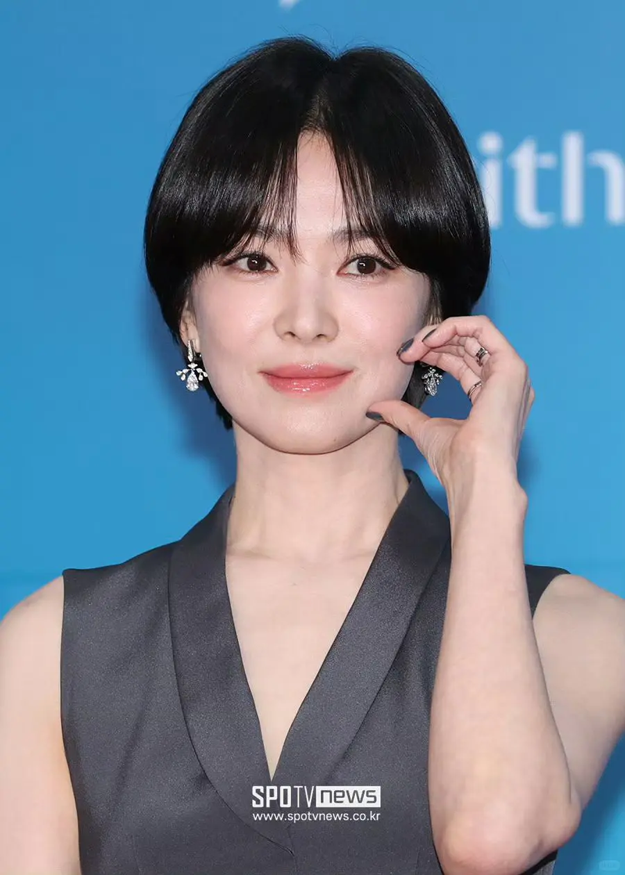 金泰梨二度封后、廉惠兰是最强绿叶、还有宋慧乔美貌成焦点,第 61 届百想艺术大赏造型 金泰梨二度封后、廉惠兰是最强绿叶、还有宋慧乔美貌成焦点,第 61 届百想艺术大赏造型