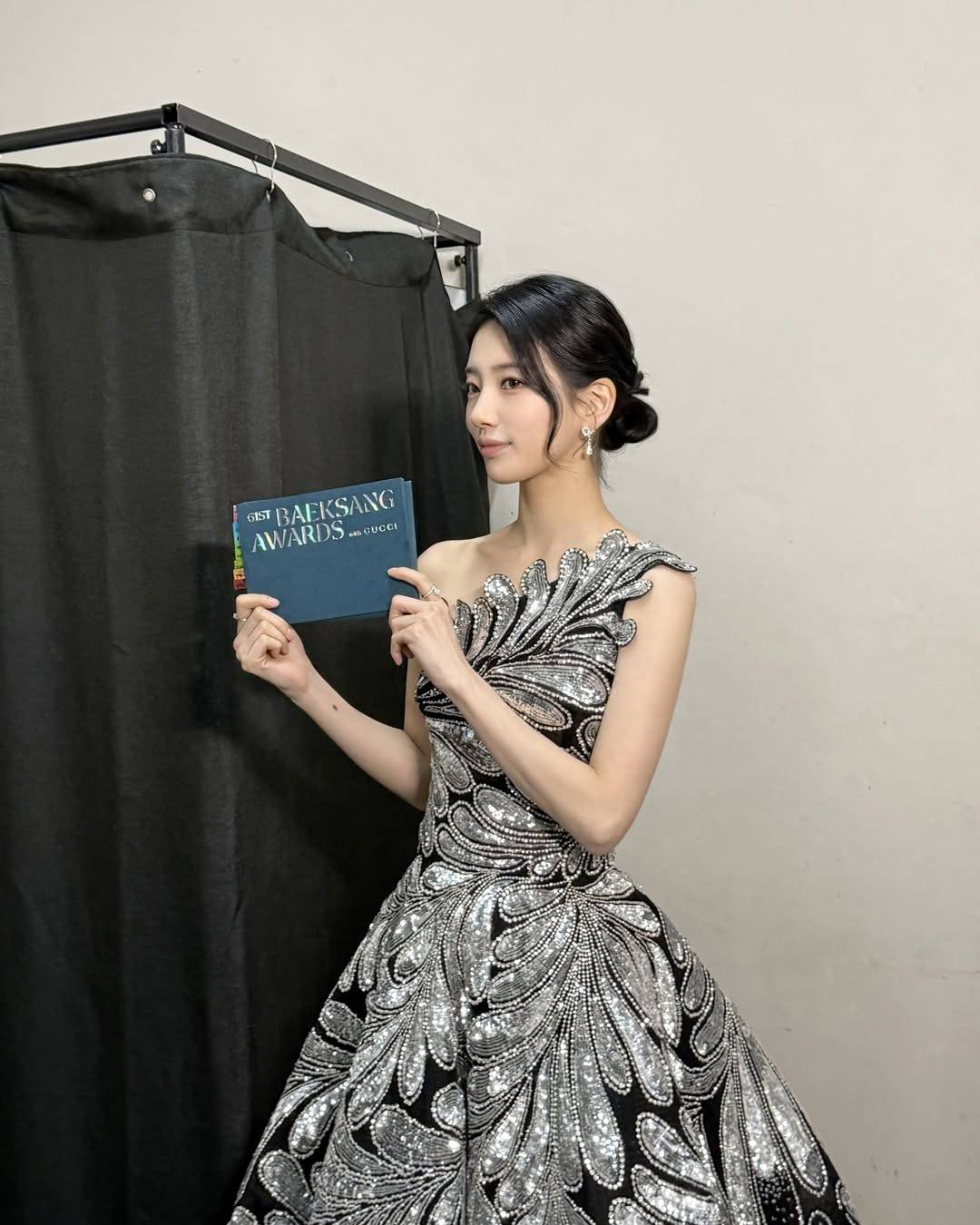 金泰梨二度封后、廉惠兰是最强绿叶、还有宋慧乔美貌成焦点,第 61 届百想艺术大赏造型 金泰梨二度封后、廉惠兰是最强绿叶、还有宋慧乔美貌成焦点,第 61 届百想艺术大赏造型