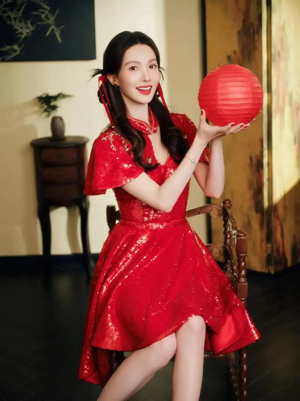 金晨的国潮红装教科书:普通人如何穿出东方美学高级感? 金晨的国潮红装教科书:普通人如何穿出东方美学高级感?