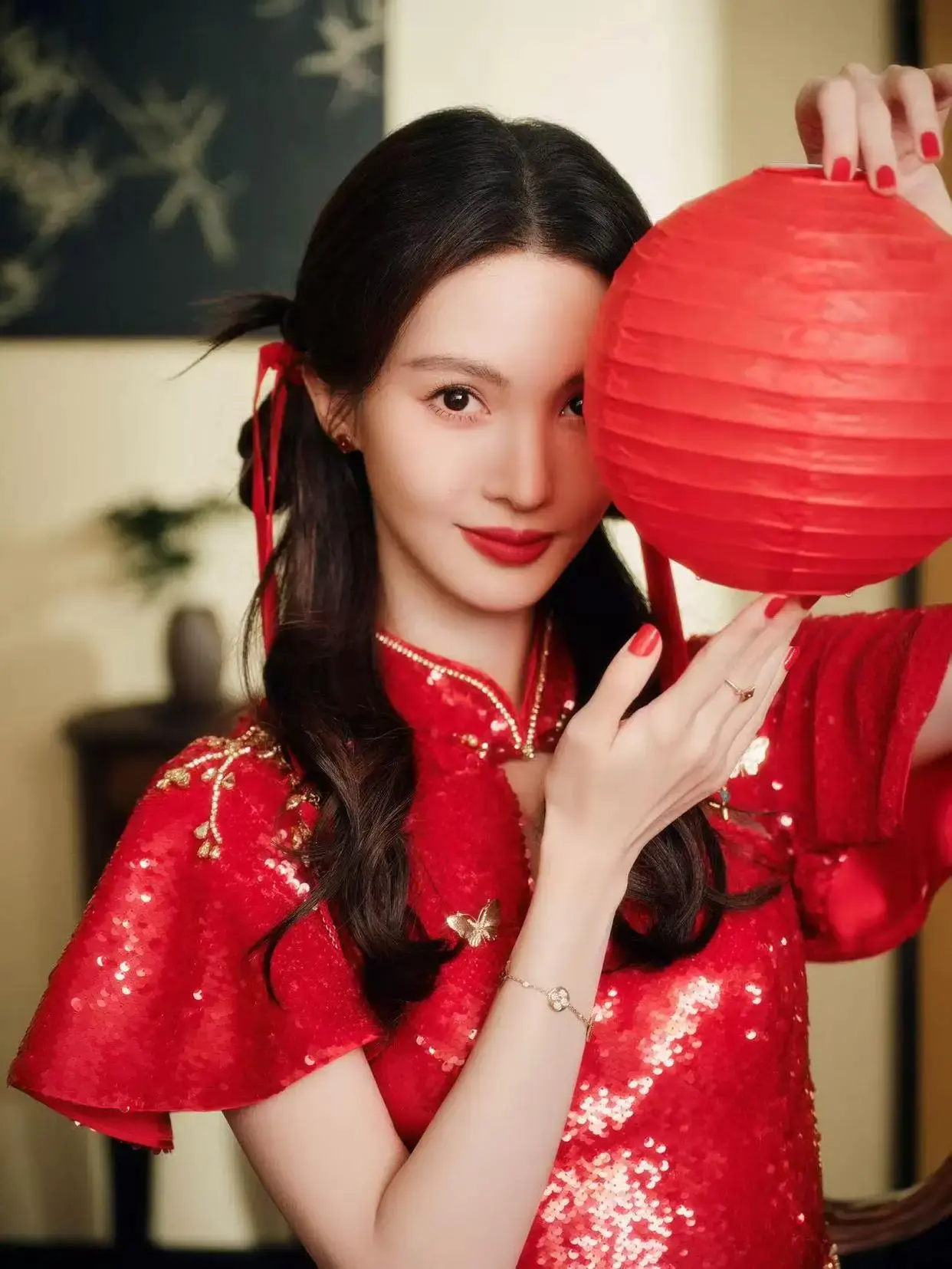 金晨的国潮红装教科书:普通人如何穿出东方美学高级感? 金晨的国潮红装教科书:普通人如何穿出东方美学高级感?