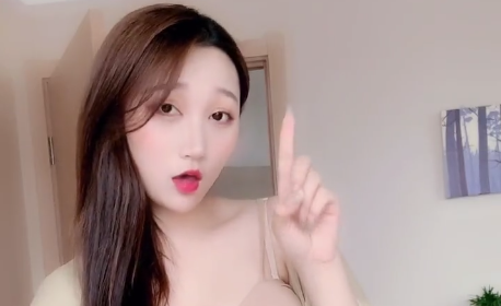 惊艳的舞姿，美女跳舞等你来**感受！