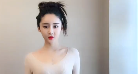 穿着豪华服饰的美女，让你感受前所未有的舞蹈魅力！